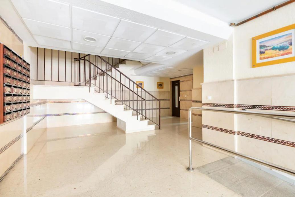 Apartamento Amplio Con 4 Habitaciones Y 2 Banos - Great Apartment With 4 Rooms - 2 Baths Севілья Екстер'єр фото