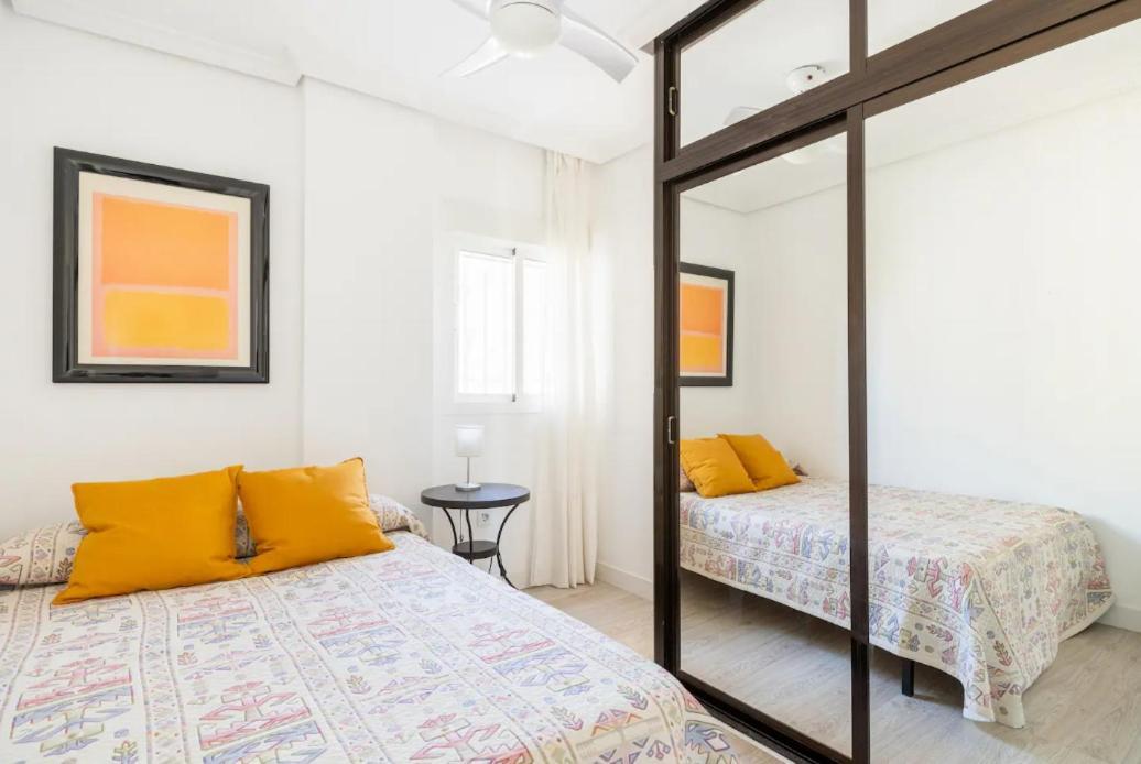 Apartamento Amplio Con 4 Habitaciones Y 2 Banos - Great Apartment With 4 Rooms - 2 Baths Севілья Екстер'єр фото