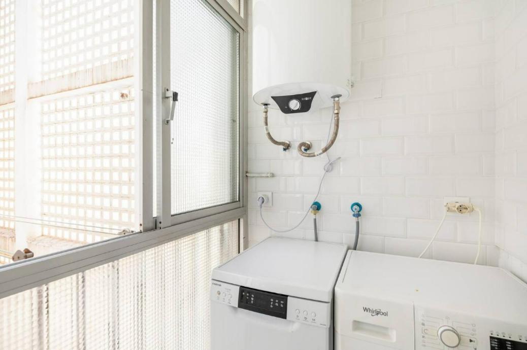 Apartamento Amplio Con 4 Habitaciones Y 2 Banos - Great Apartment With 4 Rooms - 2 Baths Севілья Екстер'єр фото