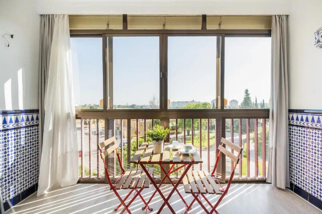 Apartamento Amplio Con 4 Habitaciones Y 2 Banos - Great Apartment With 4 Rooms - 2 Baths Севілья Екстер'єр фото