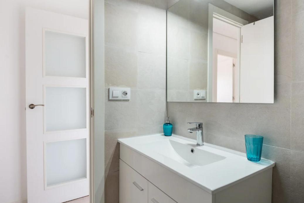 Apartamento Amplio Con 4 Habitaciones Y 2 Banos - Great Apartment With 4 Rooms - 2 Baths Севілья Екстер'єр фото