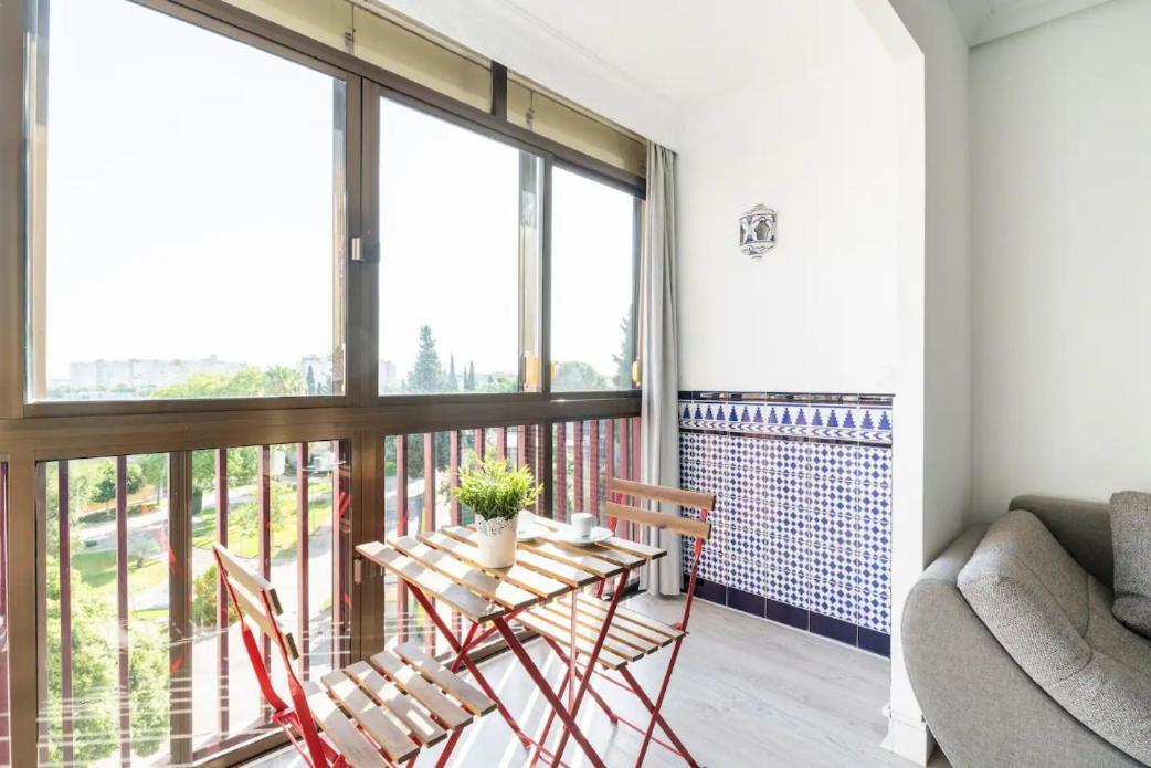 Apartamento Amplio Con 4 Habitaciones Y 2 Banos - Great Apartment With 4 Rooms - 2 Baths Севілья Екстер'єр фото