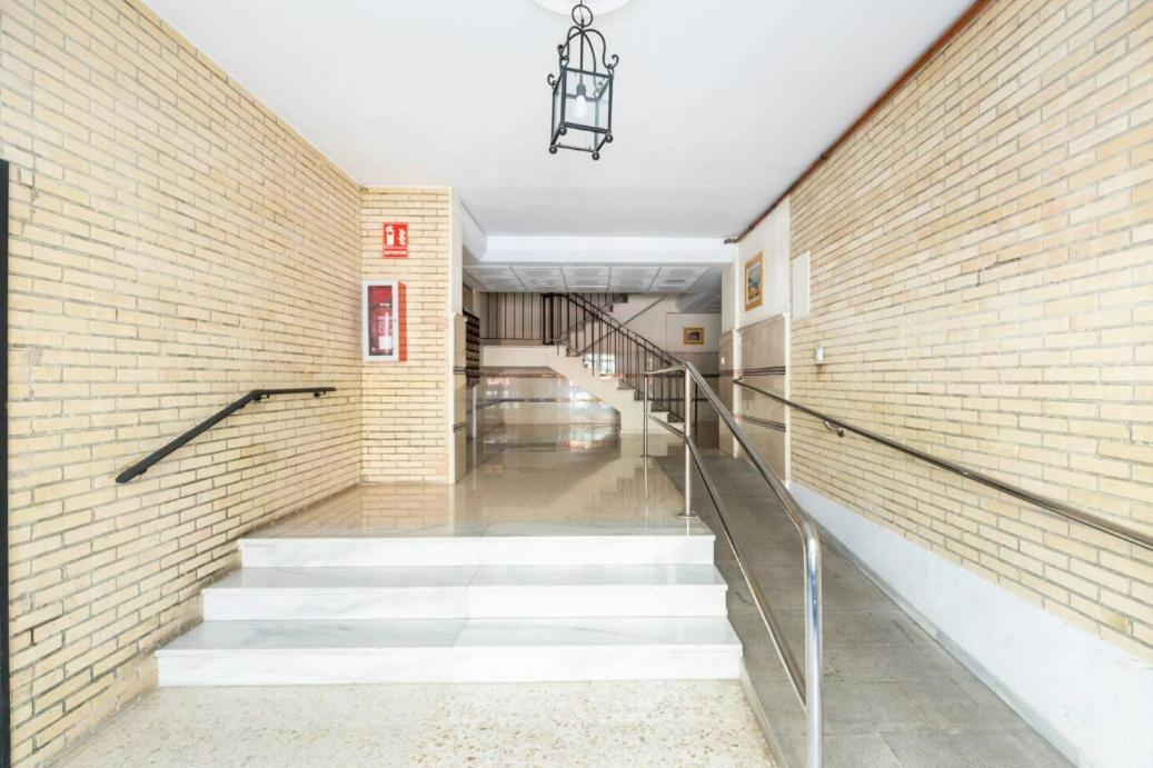 Apartamento Amplio Con 4 Habitaciones Y 2 Banos - Great Apartment With 4 Rooms - 2 Baths Севілья Екстер'єр фото