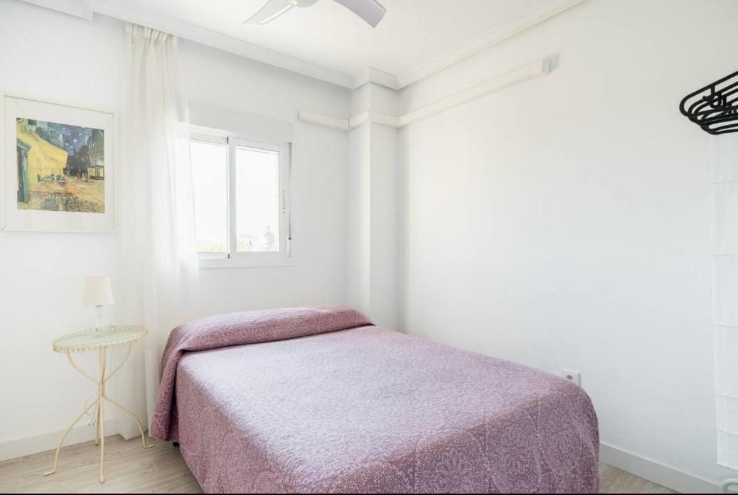 Apartamento Amplio Con 4 Habitaciones Y 2 Banos - Great Apartment With 4 Rooms - 2 Baths Севілья Екстер'єр фото