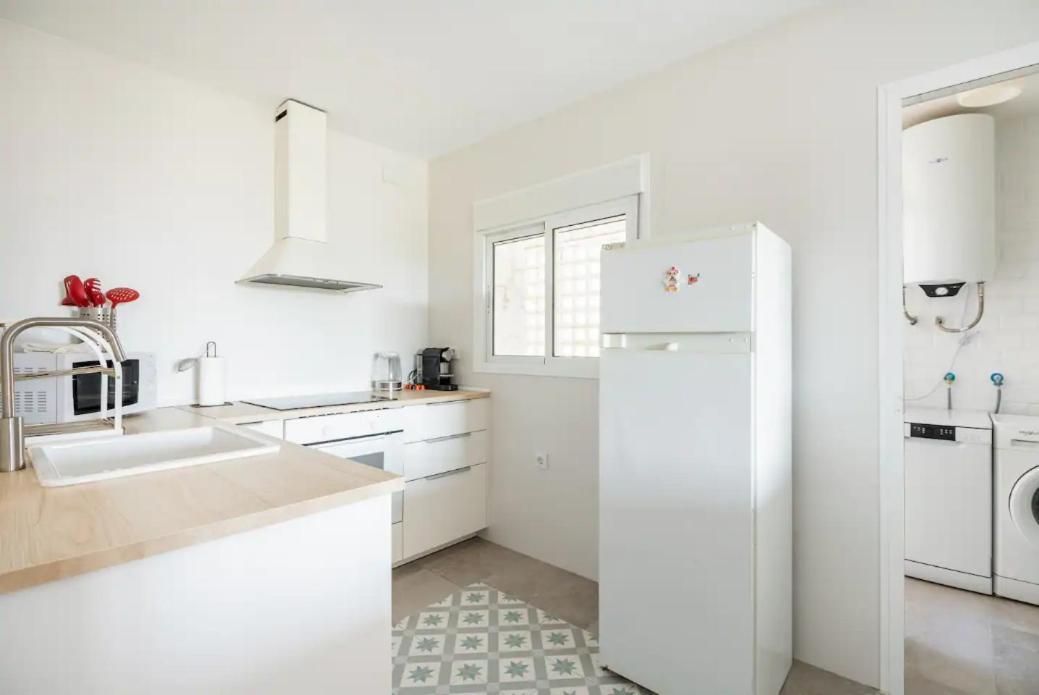 Apartamento Amplio Con 4 Habitaciones Y 2 Banos - Great Apartment With 4 Rooms - 2 Baths Севілья Екстер'єр фото