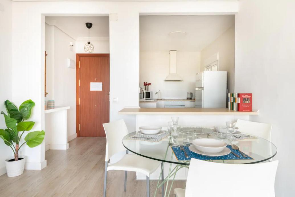 Apartamento Amplio Con 4 Habitaciones Y 2 Banos - Great Apartment With 4 Rooms - 2 Baths Севілья Екстер'єр фото