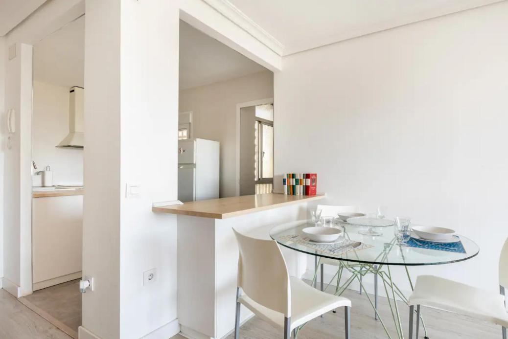 Apartamento Amplio Con 4 Habitaciones Y 2 Banos - Great Apartment With 4 Rooms - 2 Baths Севілья Екстер'єр фото
