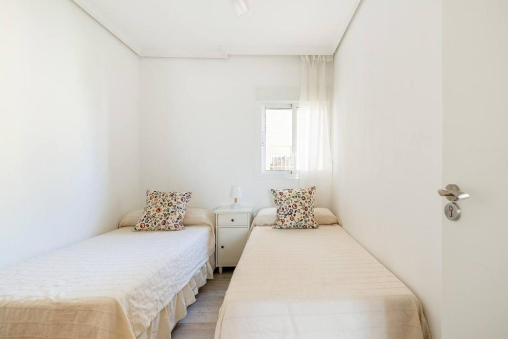 Apartamento Amplio Con 4 Habitaciones Y 2 Banos - Great Apartment With 4 Rooms - 2 Baths Севілья Екстер'єр фото